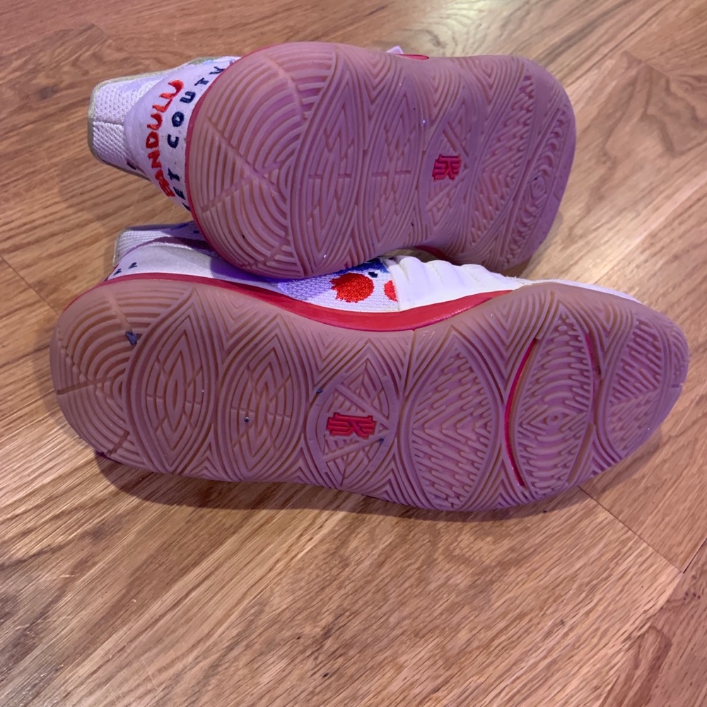 High tops - Picture 2 of 2